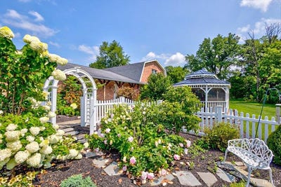 /international/us/583-s-leatherwood-road-bedford-in-110101200975/