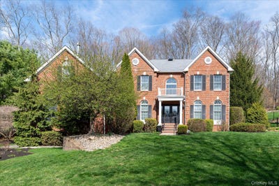 /international/us/15-hallocks-run-somers-ny-110107405570/