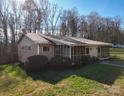 /international/us/125-freedom-road-hendersonville-nc-110104222130/