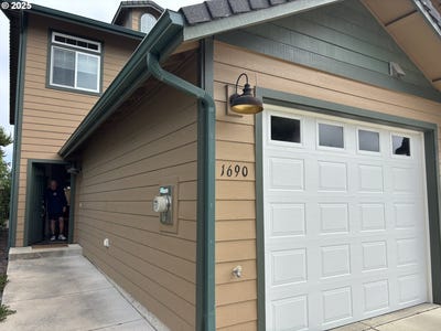 /international/us/1690-32nd-st-florence-or-110100569011/