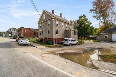 /international/us/163-autumn-street-rochester-nh-110110405419/