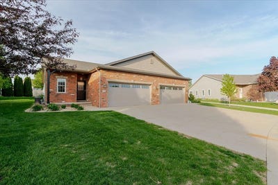 /international/us/43-yukon-circle-bloomington-il-110107609297/