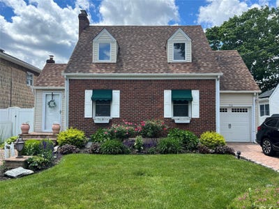 /international/us/708-clemons-street-bellmore-ny-110108450099/