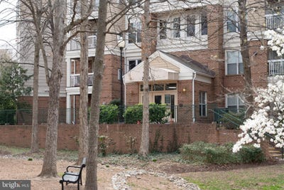/international/us/2204-westcourt-lane-herndon-va-110098375628/