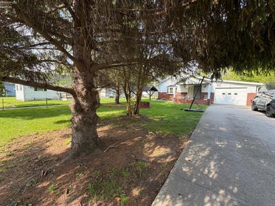 /international/us/808-bataan-lane-port-clinton-oh-110108357778/