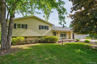 /international/us/1055-e-hollywood-boulevard-thetford-twp-mi-110108705880/