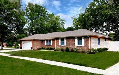 /international/us/704-wesley-avenue-savoy-il-110108496435/