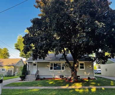 /international/us/515-n-warren-st-watertown-wi-110100748937/