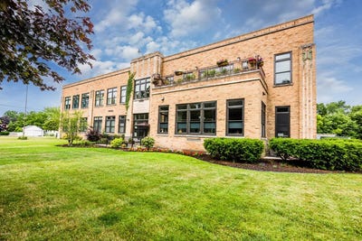 /international/us/2214-s-state-street-st-joseph-mi-110108489757/