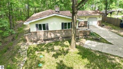 /international/us/1207-queens-way-lake-isabella-mi-110100269142/