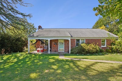 /international/us/11-fairwood-farms-drive-west-hartford-ct-110103343726/
