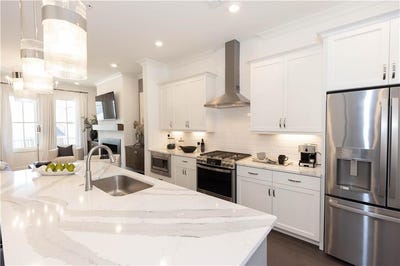 /international/us/5049-shirley-oaks-drive-peachtree-corners-ga-110101521034/