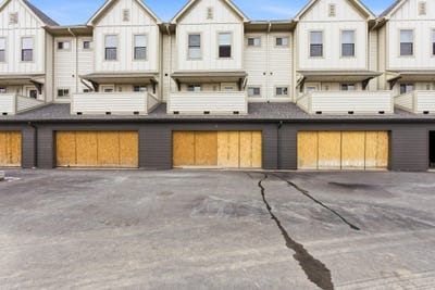/international/us/2129-e-howard-ave-saint-francis-wi-110107575115/