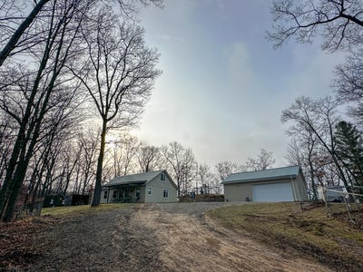 /international/us/4020-w-9-mile-road-irons-mi-110098615913/