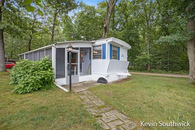 /international/us/8176-w-pine-gove-beach-drive-baldwin-mi-110101001166/