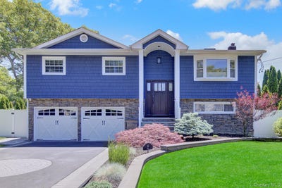 /international/us/52-41st-street-islip-ny-110108665354/