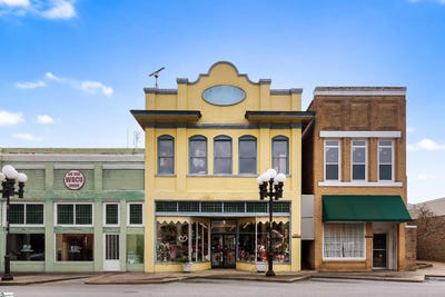 /international/us/208-e-main-street-union-sc-110097288439/