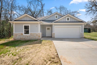 /international/us/114-granada-street-payne-springs-tx-110106307306/