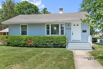 /international/us/2226-marshall-parkway-waukegan-il-110109997456/