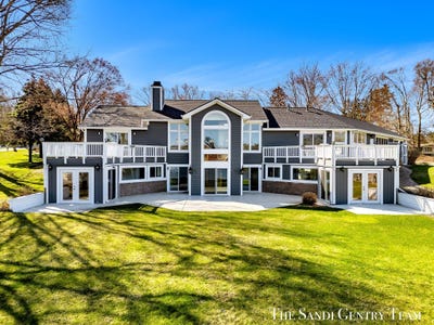 /international/us/760-bridgeview-bay-drive-norton-shores-mi-110097690563/