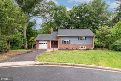 /international/us/10915-maple-street-fairfax-va-110108339064/