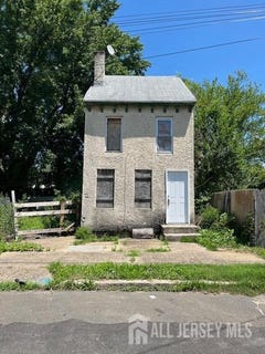 /international/us/2018-miller-street-camden-city-nj-110100836715/
