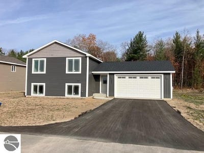 /international/us/4860-meadowlark-lane-traverse-city-mi-110092114325/