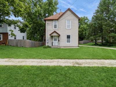 /international/us/700-w-boston-avenue-indianola-ia-110100633825/