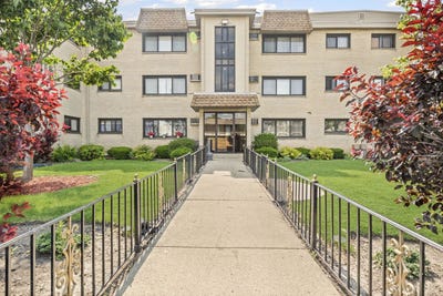 /international/us/9633-brandy-court-des-plaines-il-110100130452/