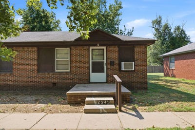 /international/us/2549-s-ellis-ave-wichita-ks-110119797844/