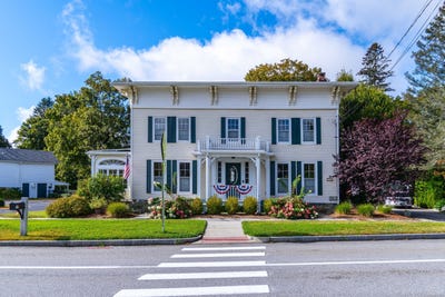 /international/us/714-tolland-stage-road-tolland-ct-110102378032/