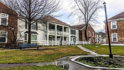 /international/us/25-trenton-square-euclid-oh-110107455641/