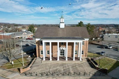 /international/us/101-e-main-street-oak-hill-wv-110096524322/