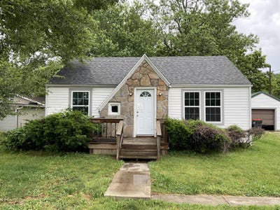 /international/us/410-n-division-street-seymour-mo-110108178912/