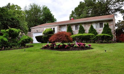 /international/us/804-commack-road-brentwood-ny-110098151963/