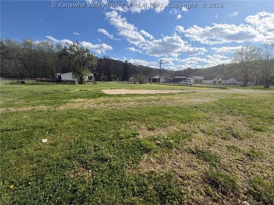 /international/us/208-maple-street-hamlin-wv-110107256292/