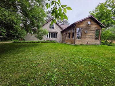 /international/us/584-21-1-2-avenue-cumberland-wi-110100092626/