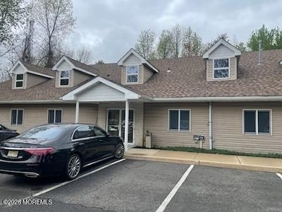 /international/us/1021-w-commodore-boulevard-jackson-nj-110107535428/