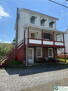 /international/us/596-old-209-road-schuylkill-pa-110108335807/