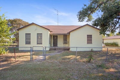 /international/us/100-county-road-120c-riesel-tx-110103108338/