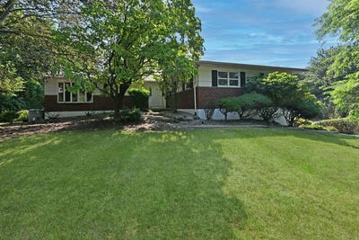 /international/us/16-briar-court-spring-valley-ny-110101342524/