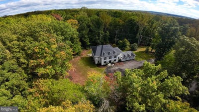 /international/us/13025-yates-ford-road-clifton-va-110120576133/