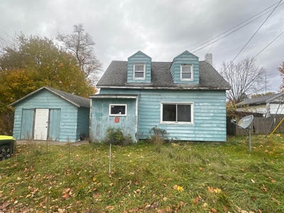 /international/us/490-4th-street-benton-harbor-mi-110108937852/