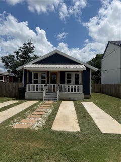 /international/us/1207-pine-st-bastrop-tx-110108659728/