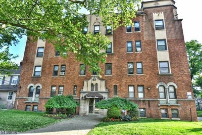 /international/us/303-hamilton-pl-hackensack-city-nj-110108295216/