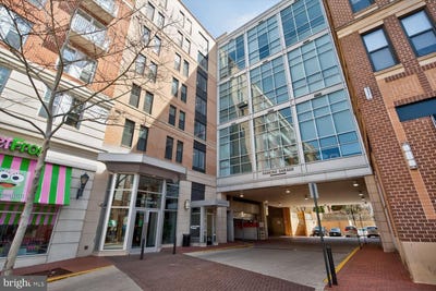 /international/us/444-w-broad-street-w-falls-church-va-110106756946/