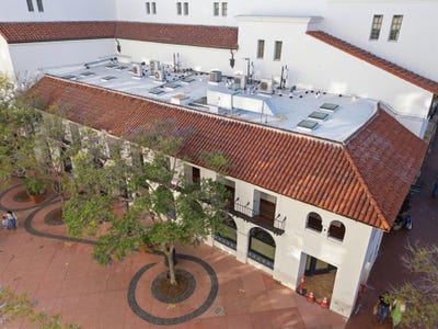 /international/us/2-w-de-la-guerra-street-santa-barbara-ca-110108391195/