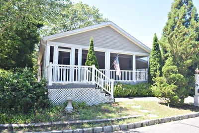 /international/us/1661-oakwood-riverhead-ny-110101124369/