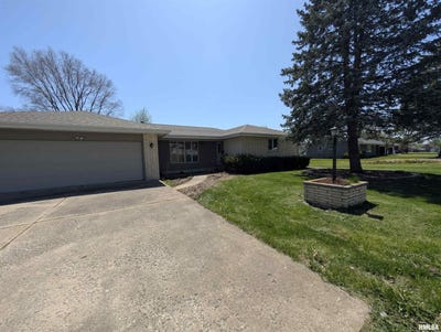 /international/us/449-e-oak-street-washburn-il-110107653089/