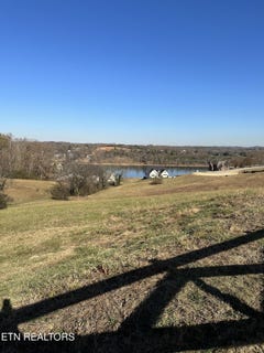 /international/us/590-river-rd-loudon-tn-110108467625/